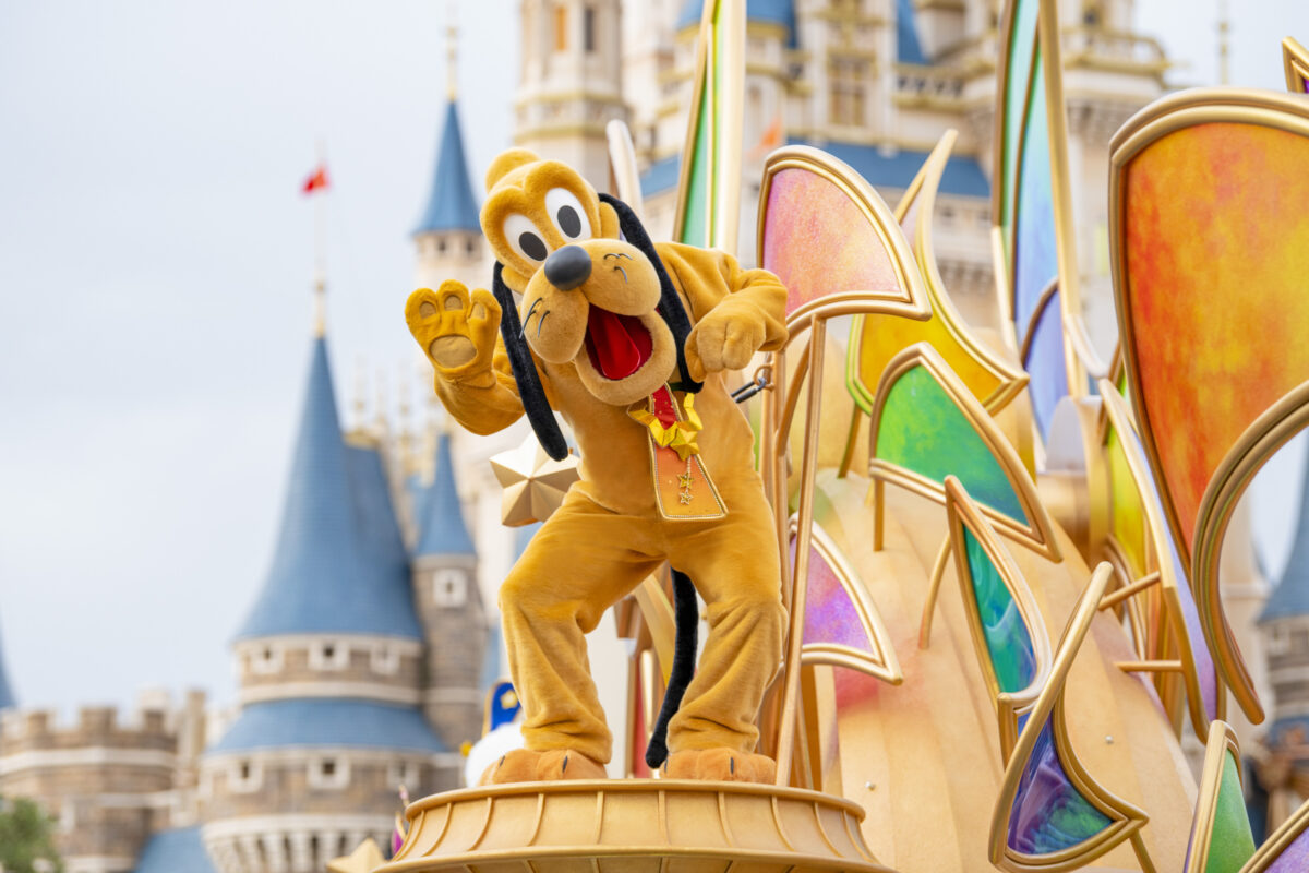 Tokyo Disneyland Disney Harmony in Color Daytime Parade Debut 00036