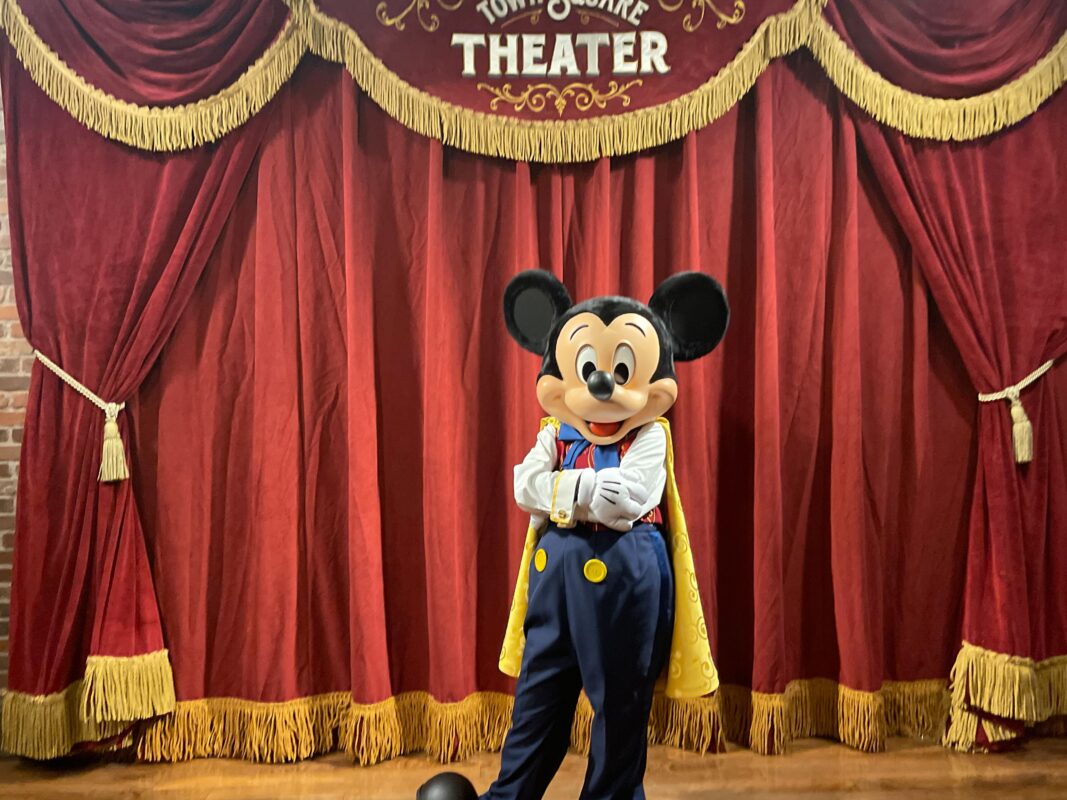 WDW MK Magician Mickey returns to Town Square Theater