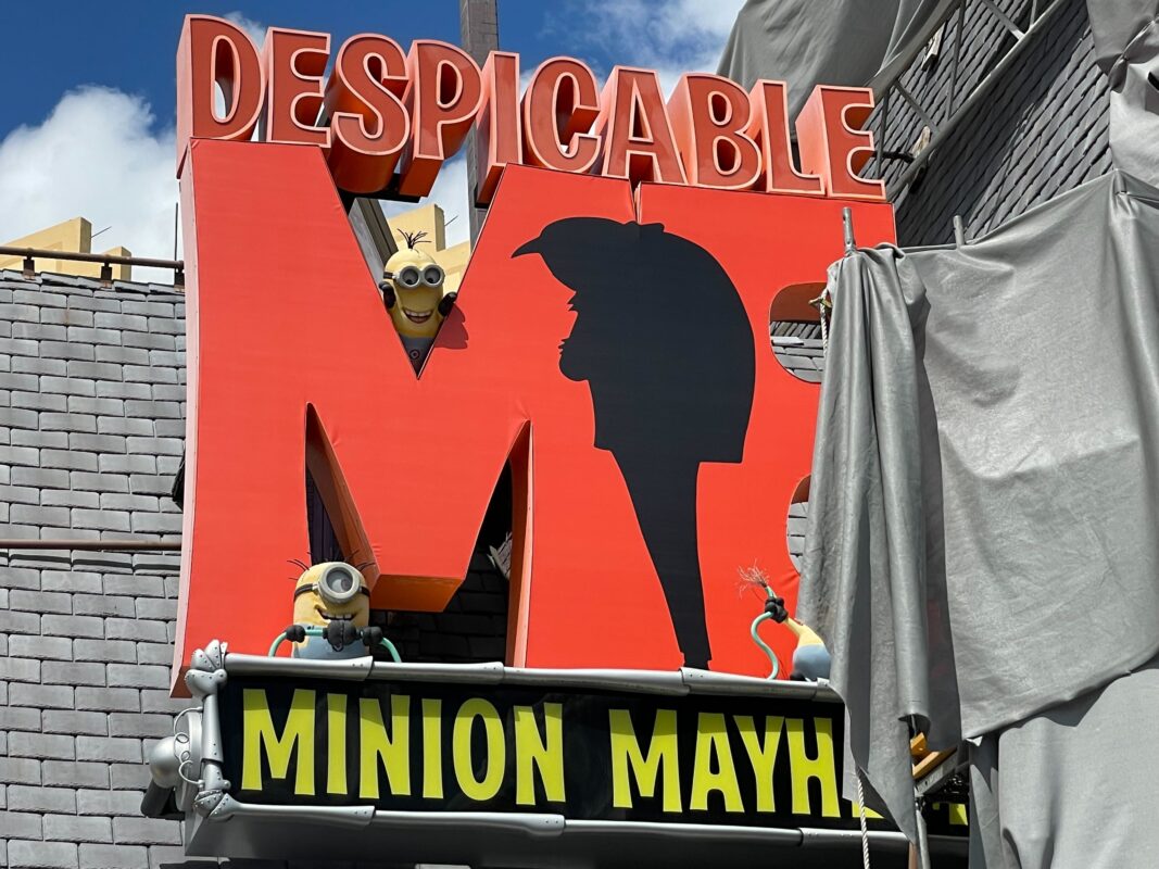 minion mayhem sign 7665