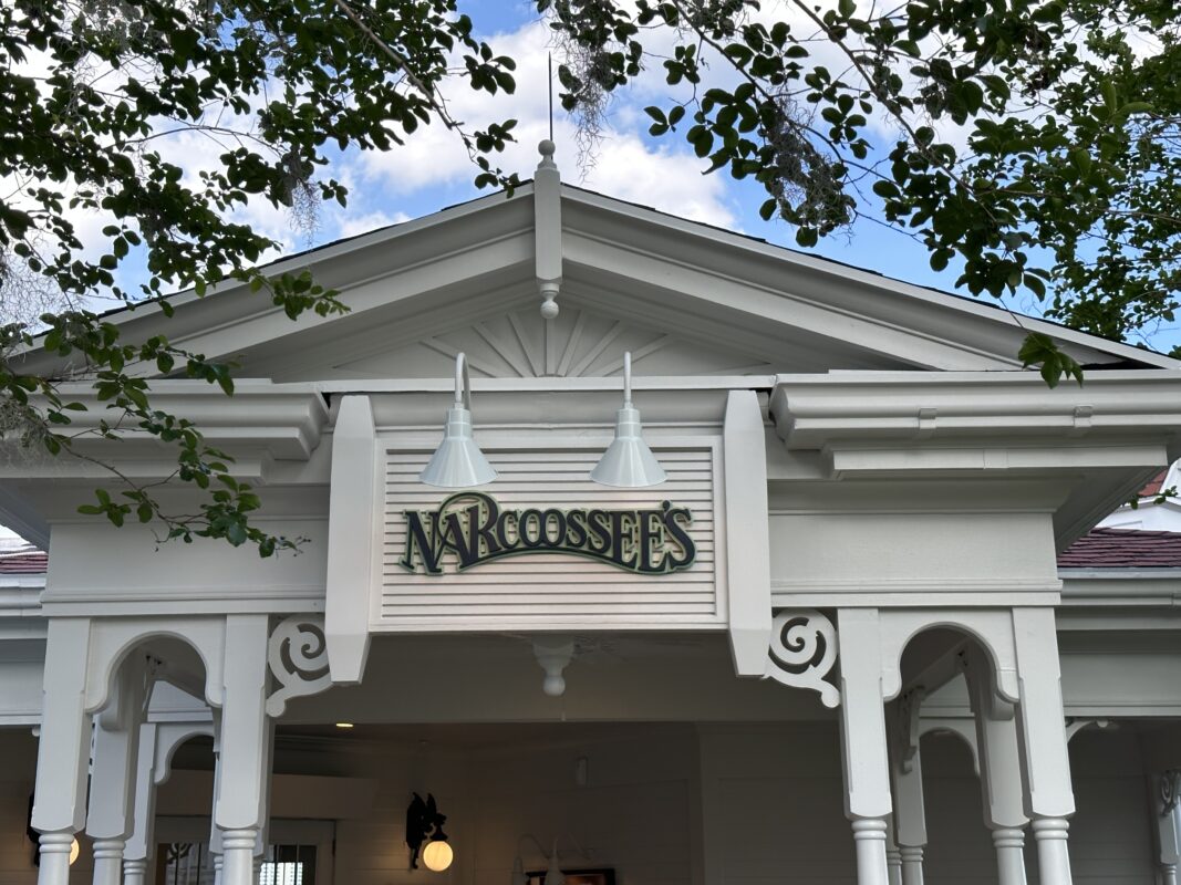 Narcoossee's entrance and sign