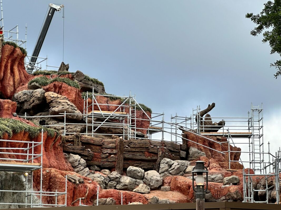 splash mountain construction april 13 2023 8037