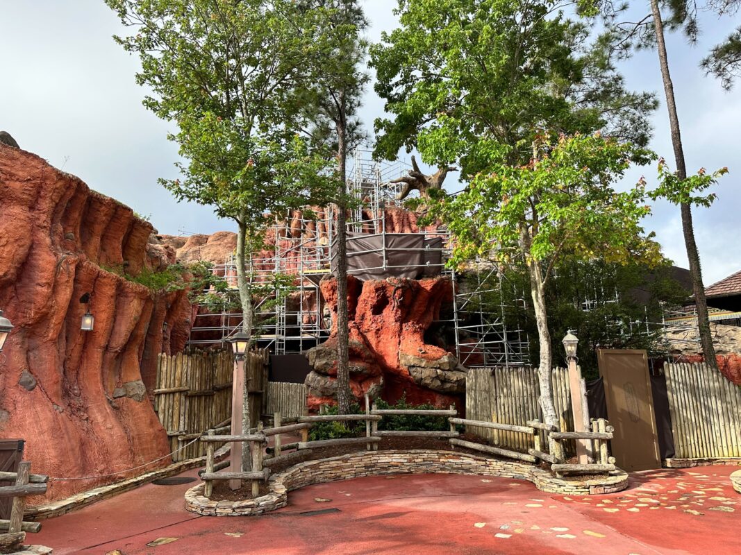 splash mountain construction april 13 2023 8048