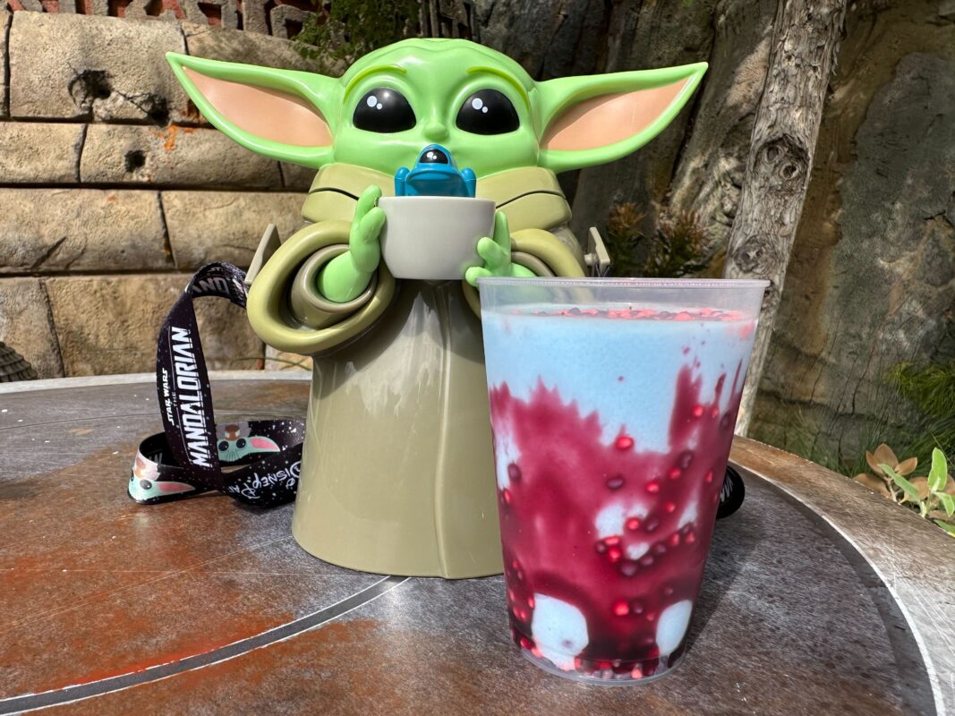 A new blue milk drink called Tenoo Swirl Crunchies Cereal is available in Galaxy's Edge.