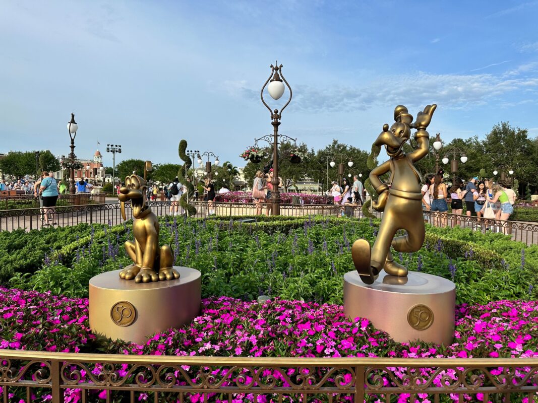 goofy pluto fab 50 statues